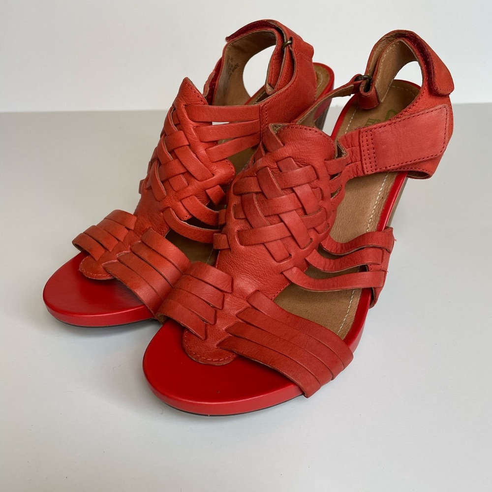 Red Clark’s woven leather sandals sz 8